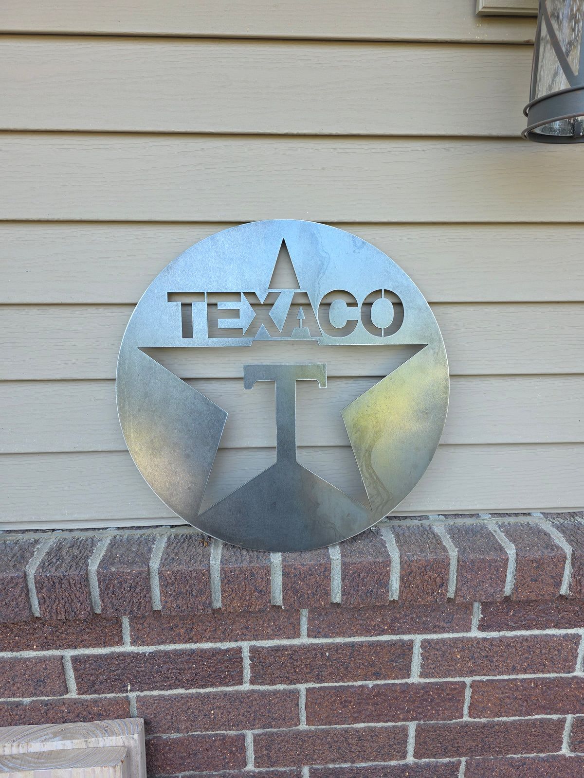 Texaco T sign