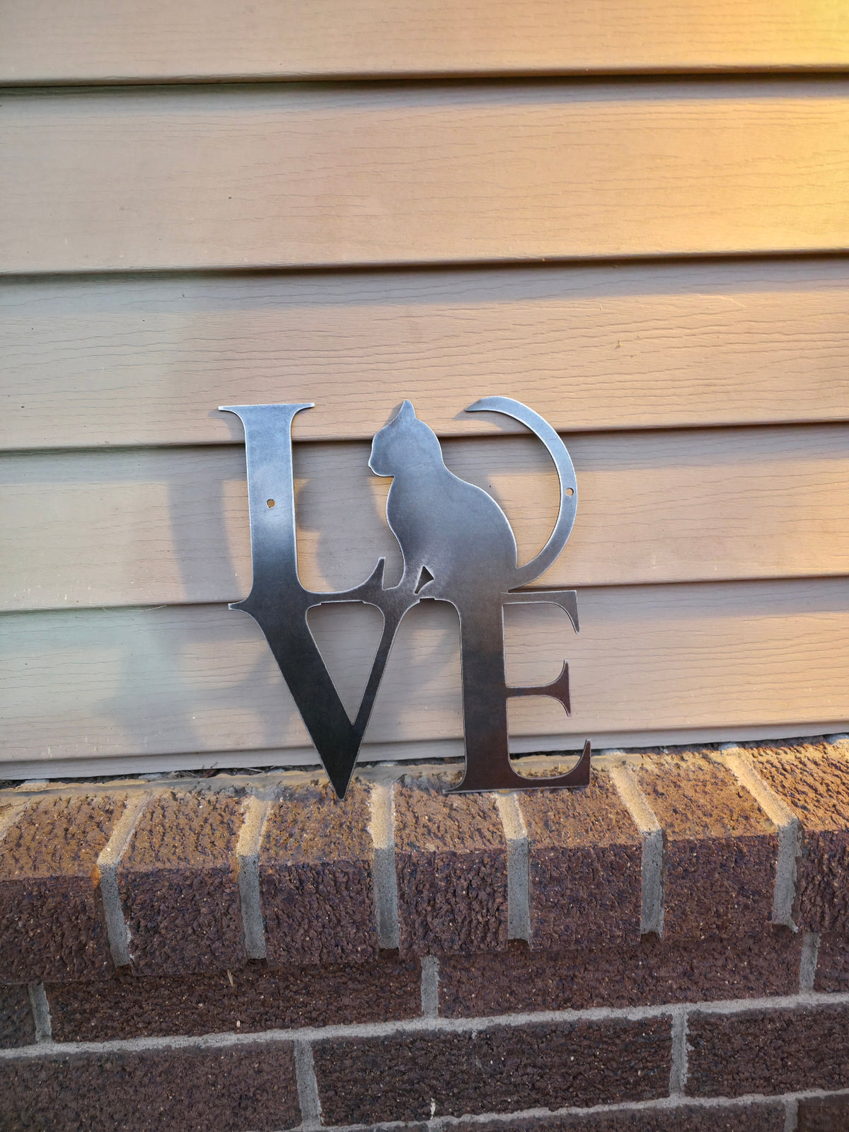 Cat Love Sign – Metal Cat Silhouette Wall Decor for Cat Lovers